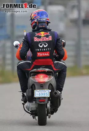 Foto zur News: Mark Webber musste auf dem Weg zurück an die Box mit ein paar PS weniger Vorlieb nehmen