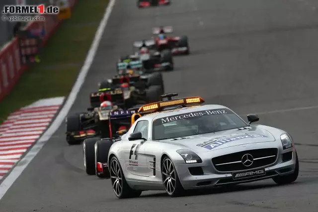 Foto zur News: ...wieder das Safety-Car auf die Strecke schicken