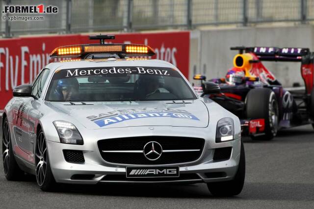 Foto zur News: Weniger wunschgemäß waren hingegen die beiden Safety-Car-Phasen, bei denen der Red-Bull-Star jeweils seinen Vorsprung einbüßte