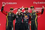 Foto zur News: Sebastian Vettel (Red Bull), Kimi Räikkönen (Lotus) und Romain Grosjean (Lotus)