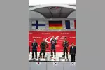 Foto zur News: Sebastian Vettel (Red Bull), Kimi Räikkönen (Lotus) und Romain Grosjean (Lotus)