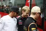 Foto zur News: Kimi Räikkönen (Lotus), Sebastian Vettel (Red Bull) und Lewis Hamilton (Mercedes)