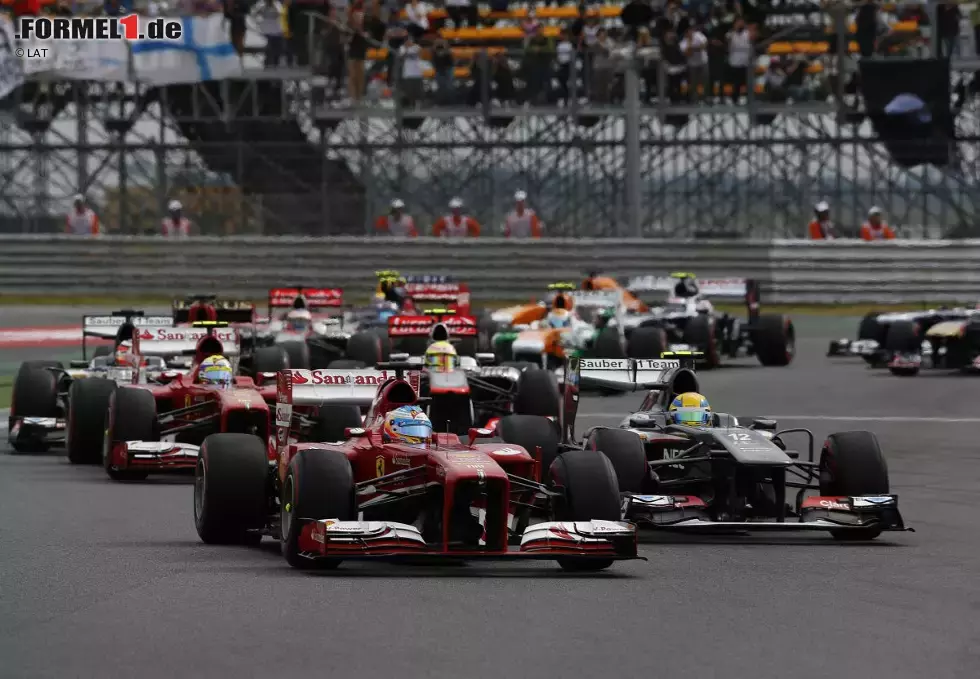 Foto zur News: Fernando Alonso (Ferrari) und Esteban Gutierrez (Sauber)