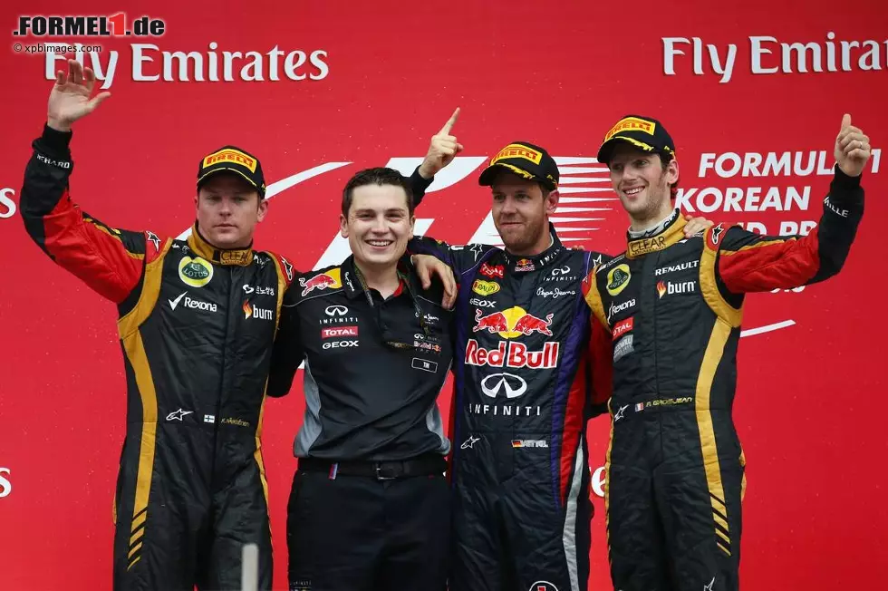 Foto zur News: Sebastian Vettel (Red Bull), Kimi Räikkönen (Lotus) und Romain Grosjean (Lotus)