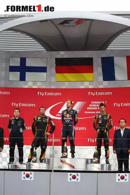 Foto zur News: Sebastian Vettel (Red Bull), Kimi Räikkönen (Lotus) und Romain Grosjean (Lotus)