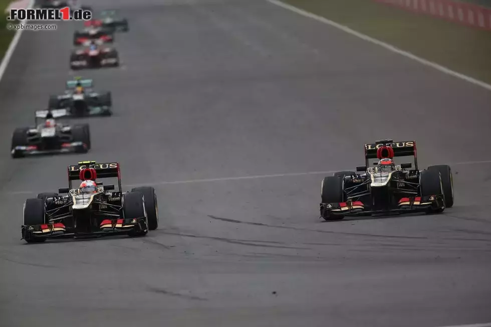 Foto zur News: Romain Grosjean (Lotus) und Kimi Räikkönen (Lotus)