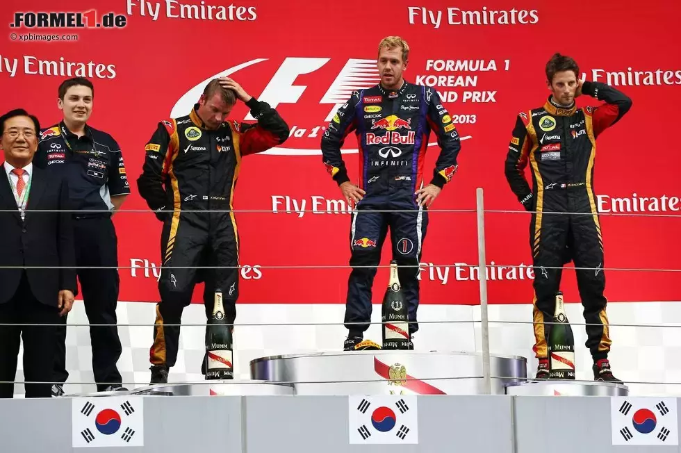 Foto zur News: Sebastian Vettel (Red Bull), Romain Grosjean (Lotus) und Kimi Räikkönen (Lotus)