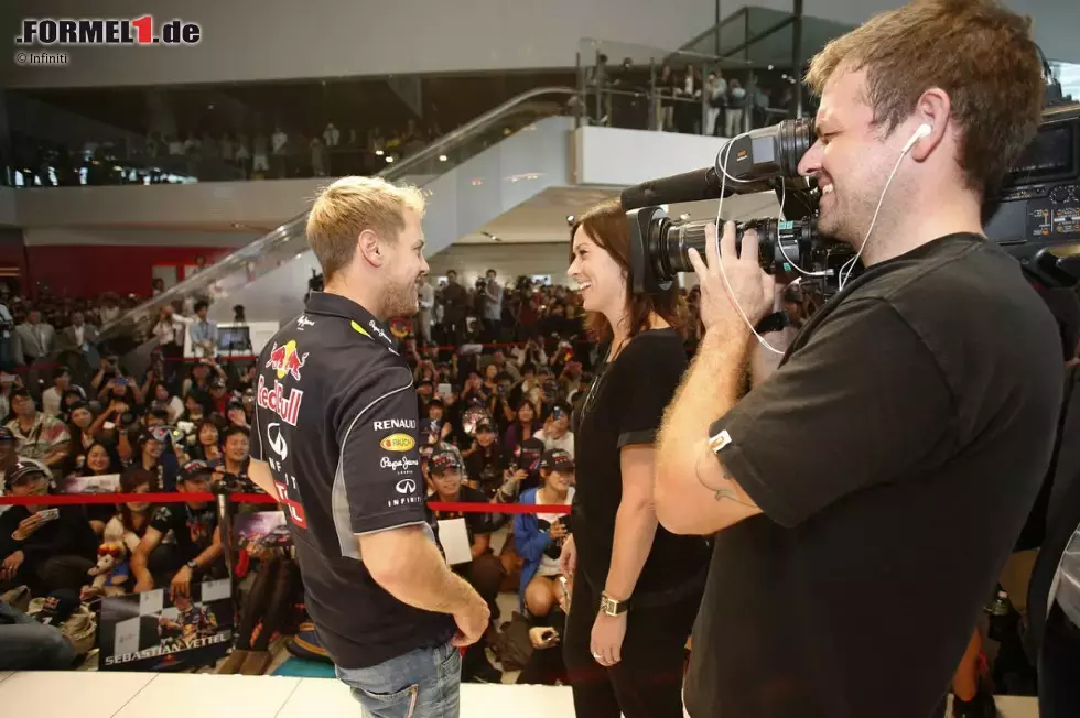 Foto zur News: Und schon wartet das nächste Interview auf Sebastian Vettel