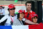 Foto zur News: Jules Bianchi (Marussia) mit Fans