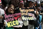 Foto zur News: Fans von Nico Rosberg (Mercedes) und Sebastian Vettel (Red Bull)