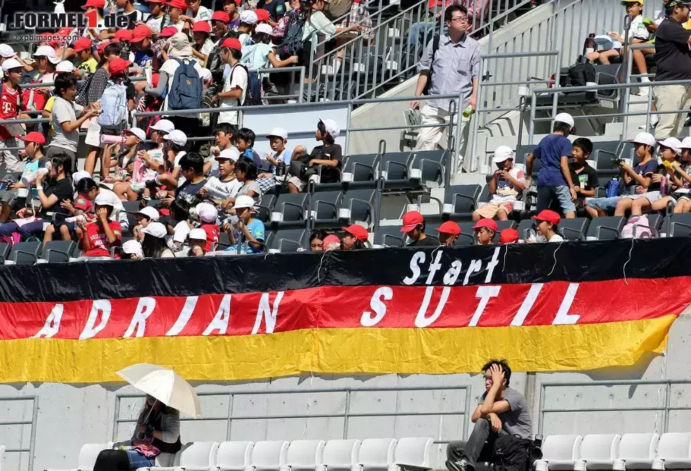 Foto zur News: Fans von Adrian Sutil (Force India), der ein Jahr lang in Japan gelebt hat