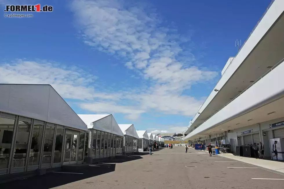 Foto zur News: Formel-1-Paddock in Suzuka