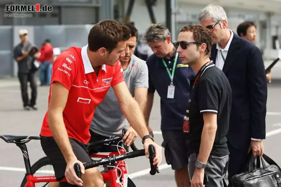 Foto zur News: Jules Bianchi (Marussia) mit Manager Nicolas Todt