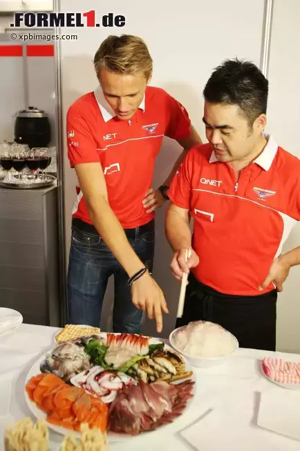 Foto zur News: Max Chilton (Marussia) freundet sich mit Sushi an