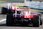 Foto zur News: Ferrari unter sich: Fernando Alonso (Ferrari) und Felipe Massa (Ferrari)