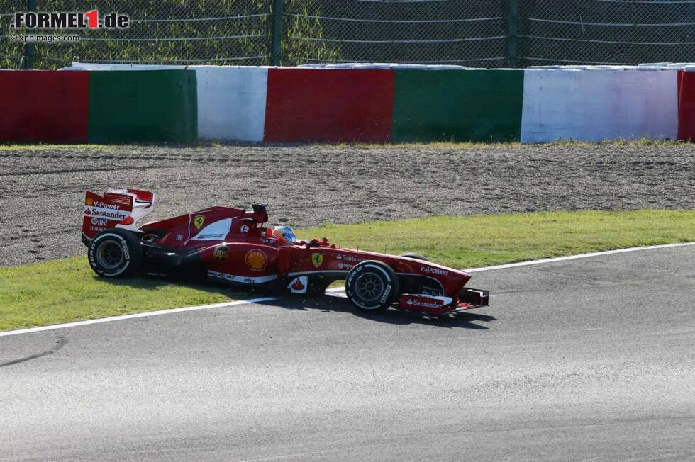 Foto zur News: Fernando Alonso (Ferrari) mit einem Dreher