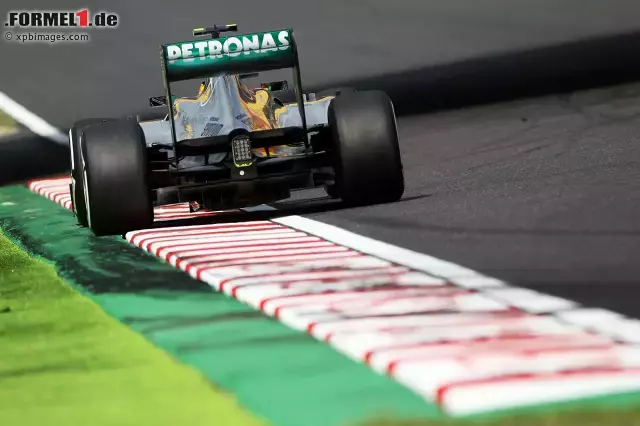 Foto zur News: Lewis Hamilton legte im Stalltduell bei den Silberpfeilen nach. Der Brite stellte als Dritter seinen Kontrahenten Nico Rosberg (6.) in den Schatten.