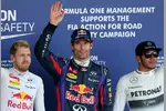 Foto zur News: Sebastian Vettel (Red Bull), Mark Webber (Red Bull) und Lewis Hamilton (Mercedes)