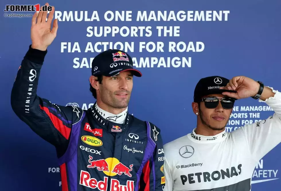 Foto zur News: Mark Webber (Red Bull) und Lewis Hamilton (Mercedes)