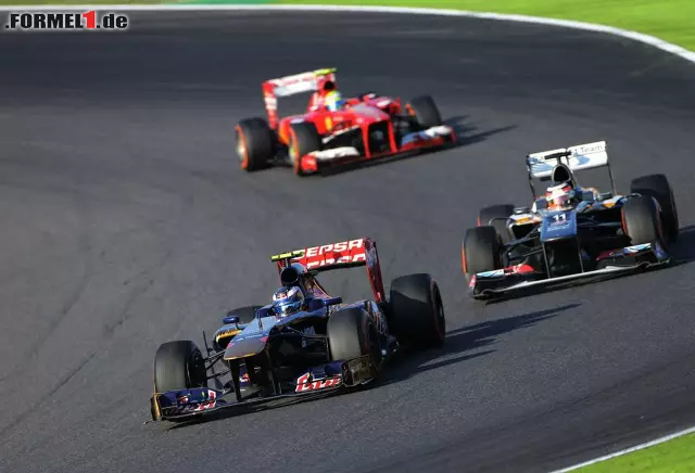 Foto zur News: Als einziger Fahrer mit harten Reifen gestartet, lag Ricciardo bis zu seinem späten Boxenstopp auf Platz vier. Später wurde er (mit Durchfahrtstrafe) 13.