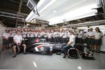 Foto zur News: Das Sauber-Team gratuliert Peter Sauber zum 70. Geburtstag