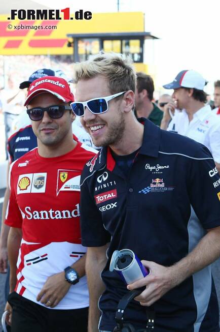 Foto zur News: Felipe Massa (Ferrari) und Sebastian Vettel (Red Bull)