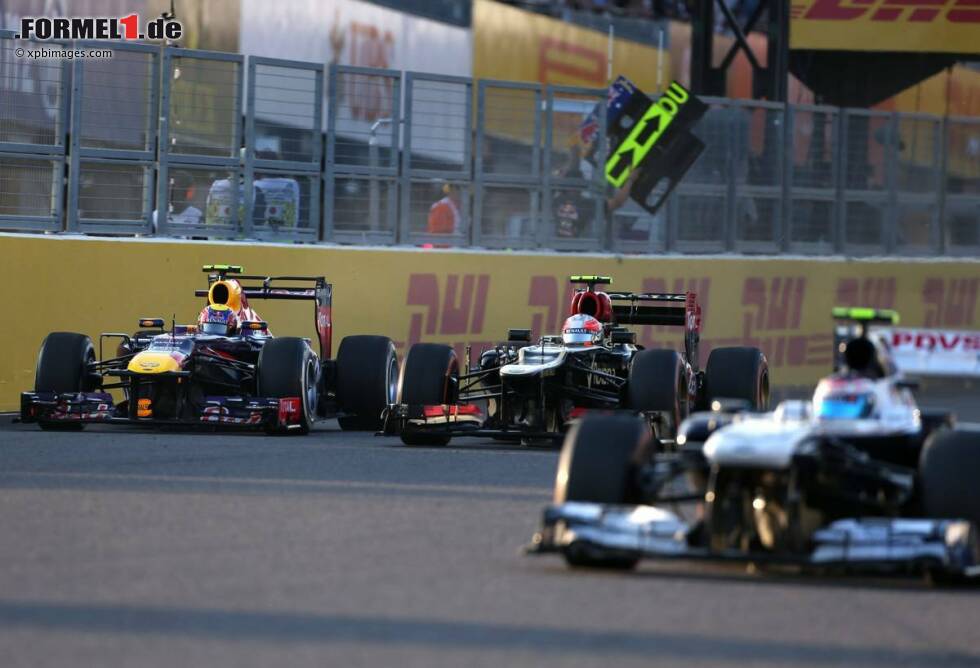 Foto zur News: Mark Webber (Red Bull) und Romain Grosjean (Lotus)