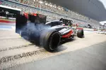 Foto zur News: Jenson Button (McLaren) fährt aus der Box