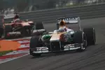 Foto zur News: Paul di Resta (Force India) und Fernando Alonso (Ferrari)