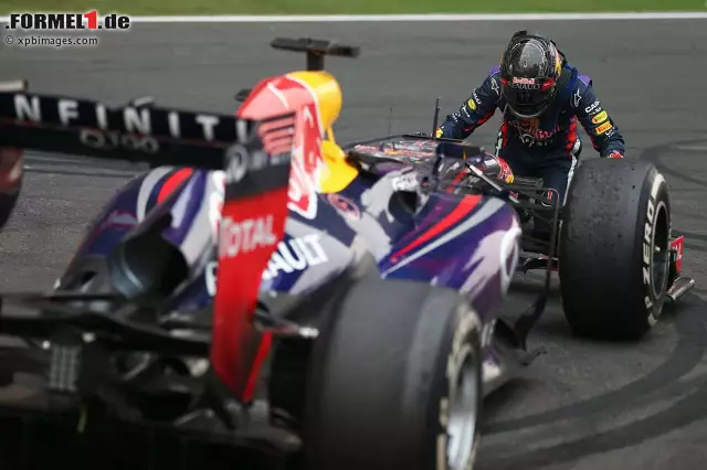 Foto zur News: Ein großes Dankeschön gab es auch für jenes Auto, das ihn in der Formel-1-Saison 2013 so treu zur Titelverteidigung begleitet hat: Den Red Bull RB9