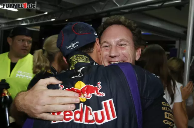 Foto zur News: Christian Horner mit seinem Vorzeige-Angestellten Sebastian Vettel.