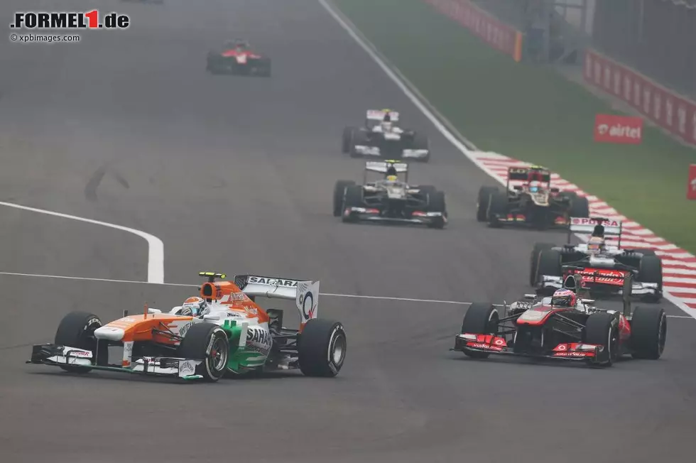 Foto zur News: Adrian Sutil (Force India) und Jenson Button (McLaren)