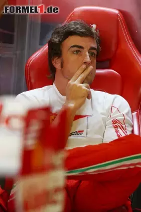 Foto zur News: Fernando Alonso wird sich etwas einfallen lassen müssen: Der Spanier in Ferrari-Diensten rätselt als Achter über die eigene Form.