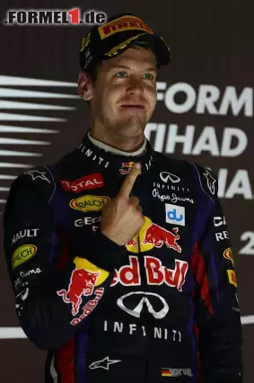 Foto zur News: Klar, dass der obligatorische Vettel-Finger nicht fehlen durfte.