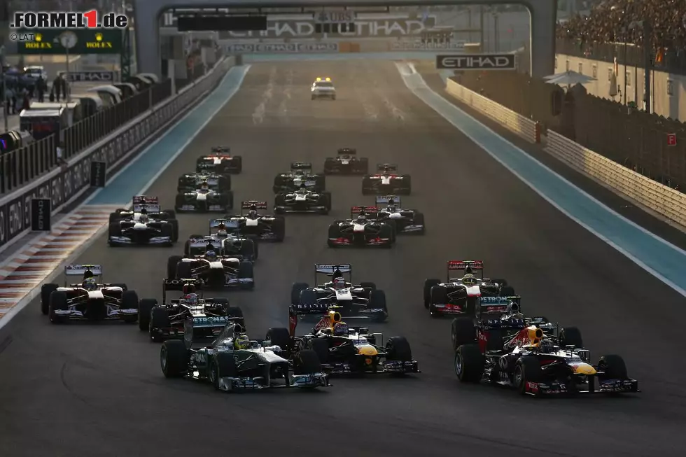 Foto zur News: Sebastian Vettel (Red Bull), Mark Webber (Red Bull), Lewis Hamilton (Mercedes) und Nico Rosberg (Mercedes)