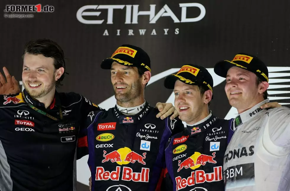 Foto zur News: Mark Webber (Red Bull), Sebastian Vettel (Red Bull) und Nico Rosberg (Mercedes)