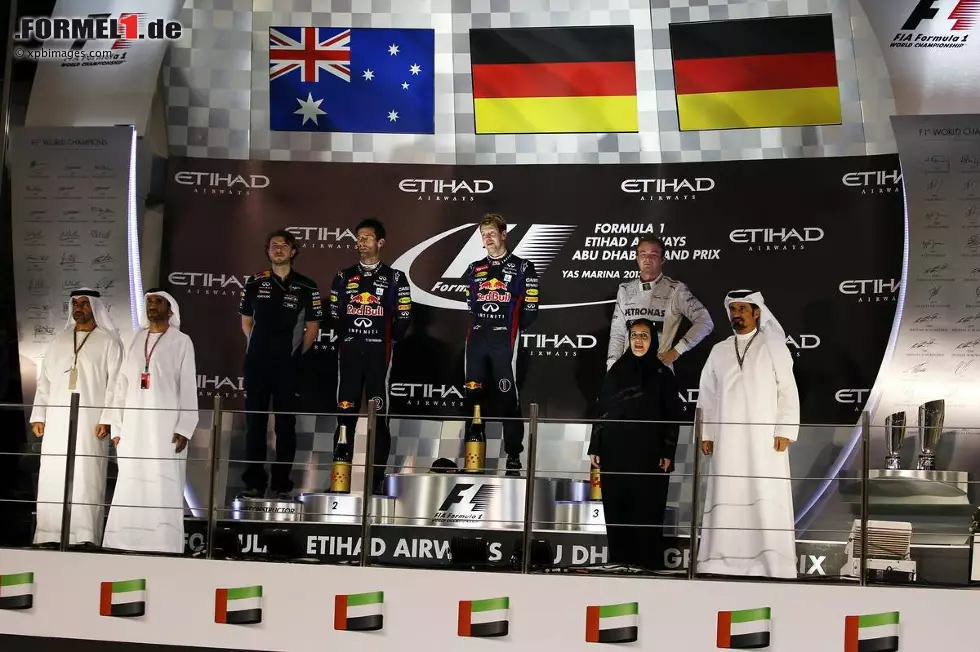 Foto zur News: Mark Webber (Red Bull), Sebastian Vettel (Red Bull) und Nico Rosberg (Mercedes)