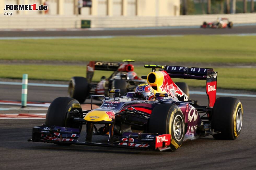 Foto zur News: Mark Webber (Red Bull) und Romain Grosjean (Lotus)