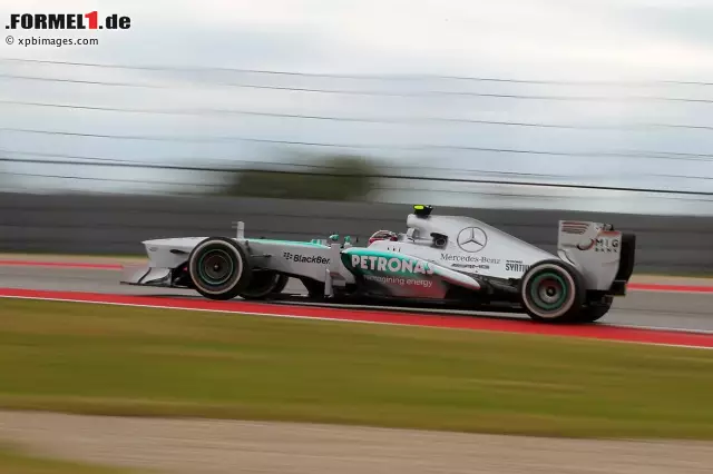 Foto zur News: Lewis Hamilton im Mercedes folgte nach einem soliden Rennen auf dem vierten Rang und machte damit eine Position gut.