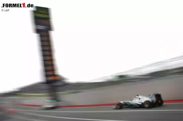 Foto zur News: Auch der zweite Mercedes-Fahrer, Nico Rosberg, schaffte es als Neunter in die Zähler.