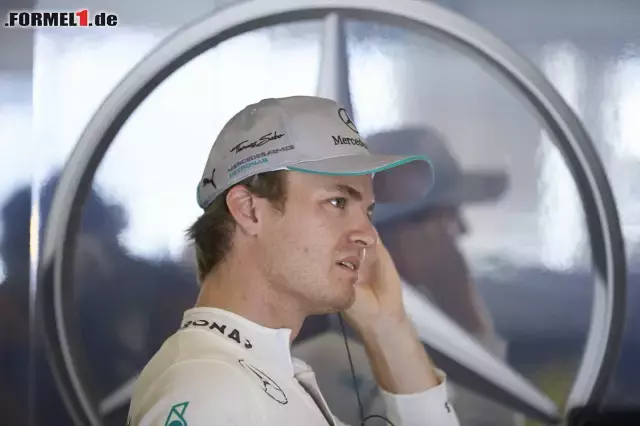 Foto zur News: Nico Rosberg ist hingegen alles andere als begeistert: Nach seinem verkorksten Qualifying kam der Deutsche nur auf Rang neun