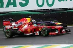 Foto zur News: Fernando Alonso (Ferrari) und Sebastian Vettel (Red Bull)