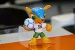 Foto zur News: Maskottchen der Fußball-WM 2014 bei Force India