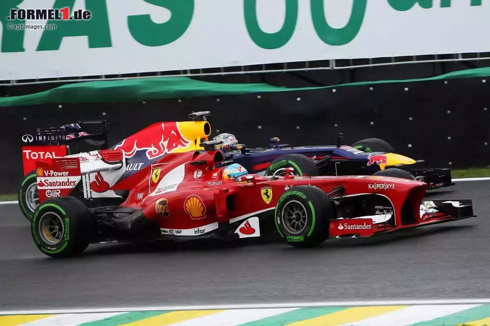 Foto zur News: Fernando Alonso (Ferrari) und Sebastian Vettel (Red Bull)