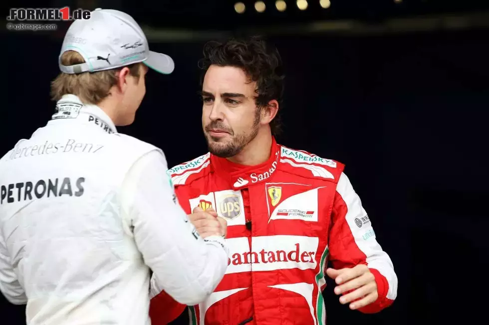 Foto zur News: Nico Rosberg (Mercedes) und Fernando Alonso (Ferrari)