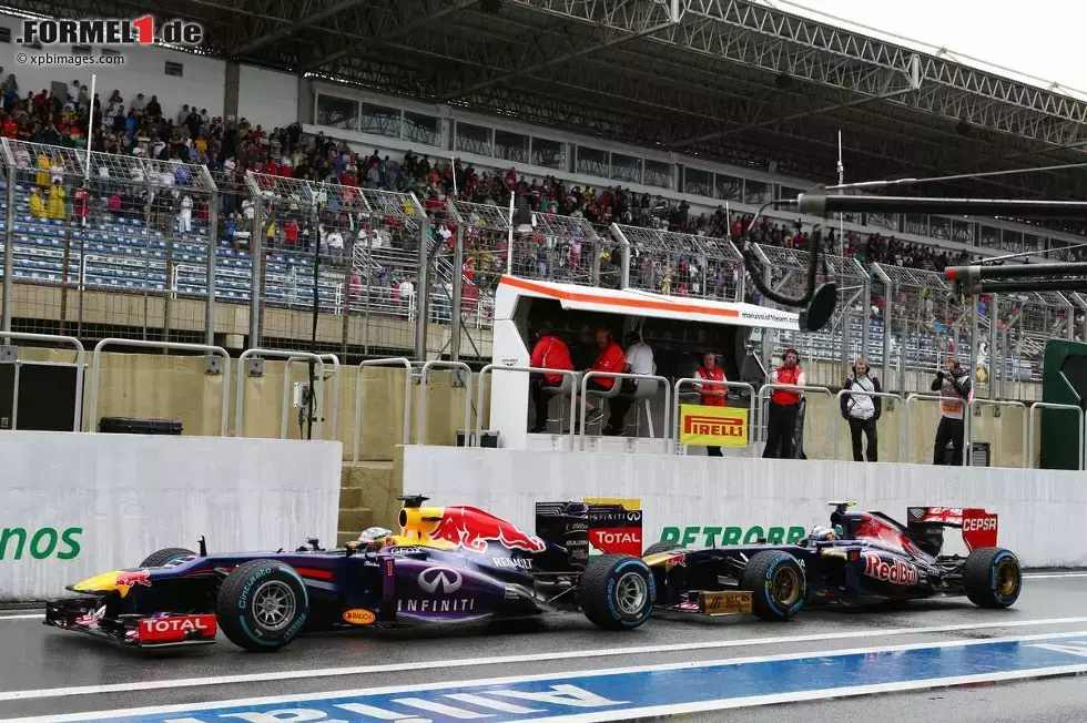 Foto zur News: Sebastian Vettel (Red Bull) und Daniel Ricciardo (Toro Rosso)