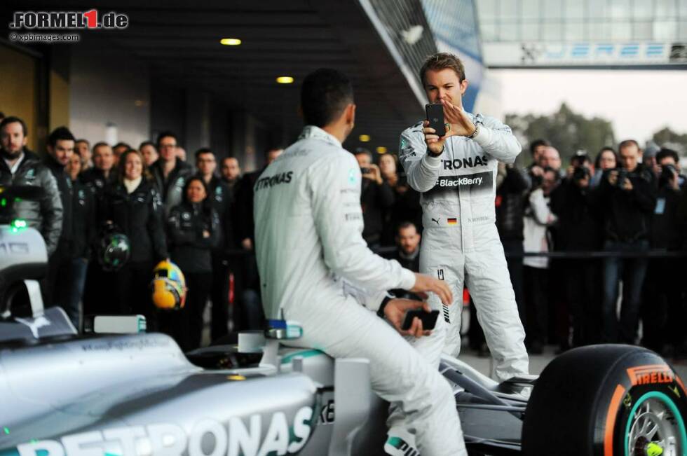 Foto zur News: Nico Rosberg (Mercedes) und Lewis Hamilton (Mercedes)