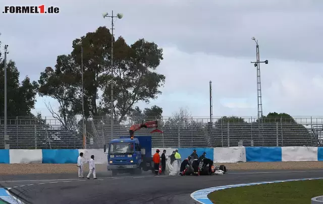 Foto zur News: Probleme bei Force India: Sergio Perez musste seinen Boliden nach einem Schaden abstellen - Platz fünf