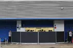 Foto zur News: McLaren-Box vor dem ersten Run