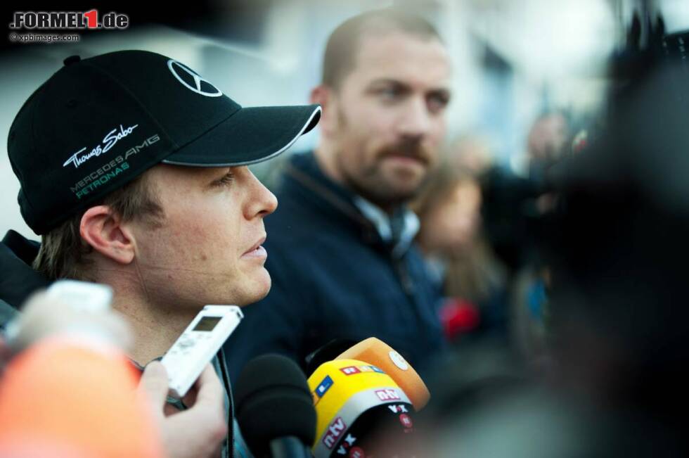 Foto zur News: Nico Rosberg (Mercedes) mit Medienberater Georg Nolte